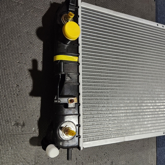 Car Cooling Radiator Assembly For 2006 07 2008 Buick Lucerne 3.8L Aluminum Core - Picture 2 of 5